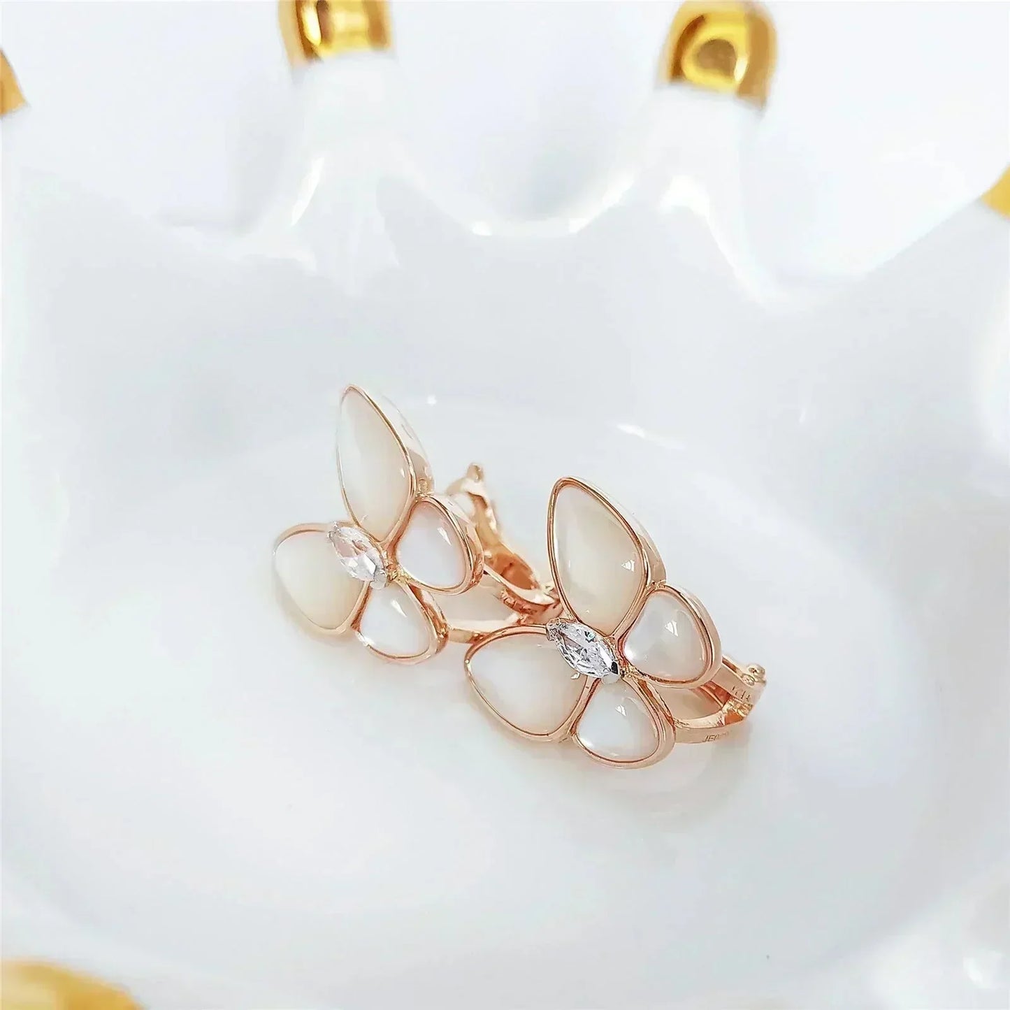 [Glow Muse]BUTTERFLY MOP DIAMOND EARRINGS