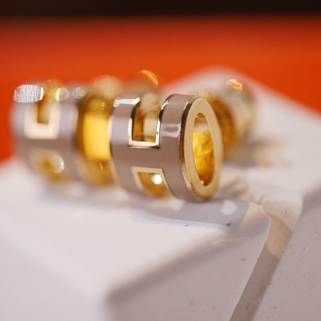 [Glow Muse]MINI POP H GOLD EARRINGS GREY