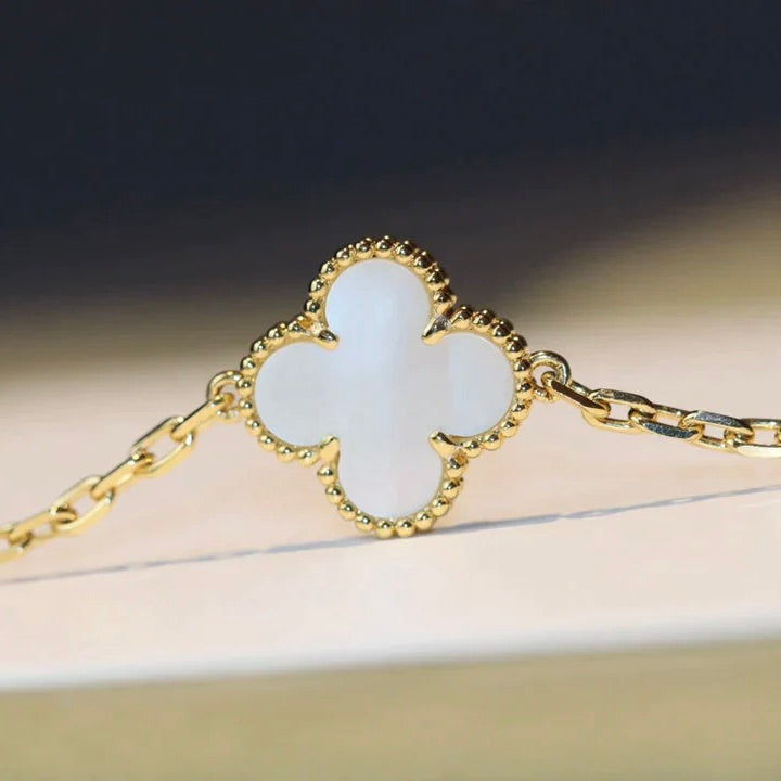 [Glow Muse]CLOVER 20 MOTIFS WHITE MOP NECKLACE