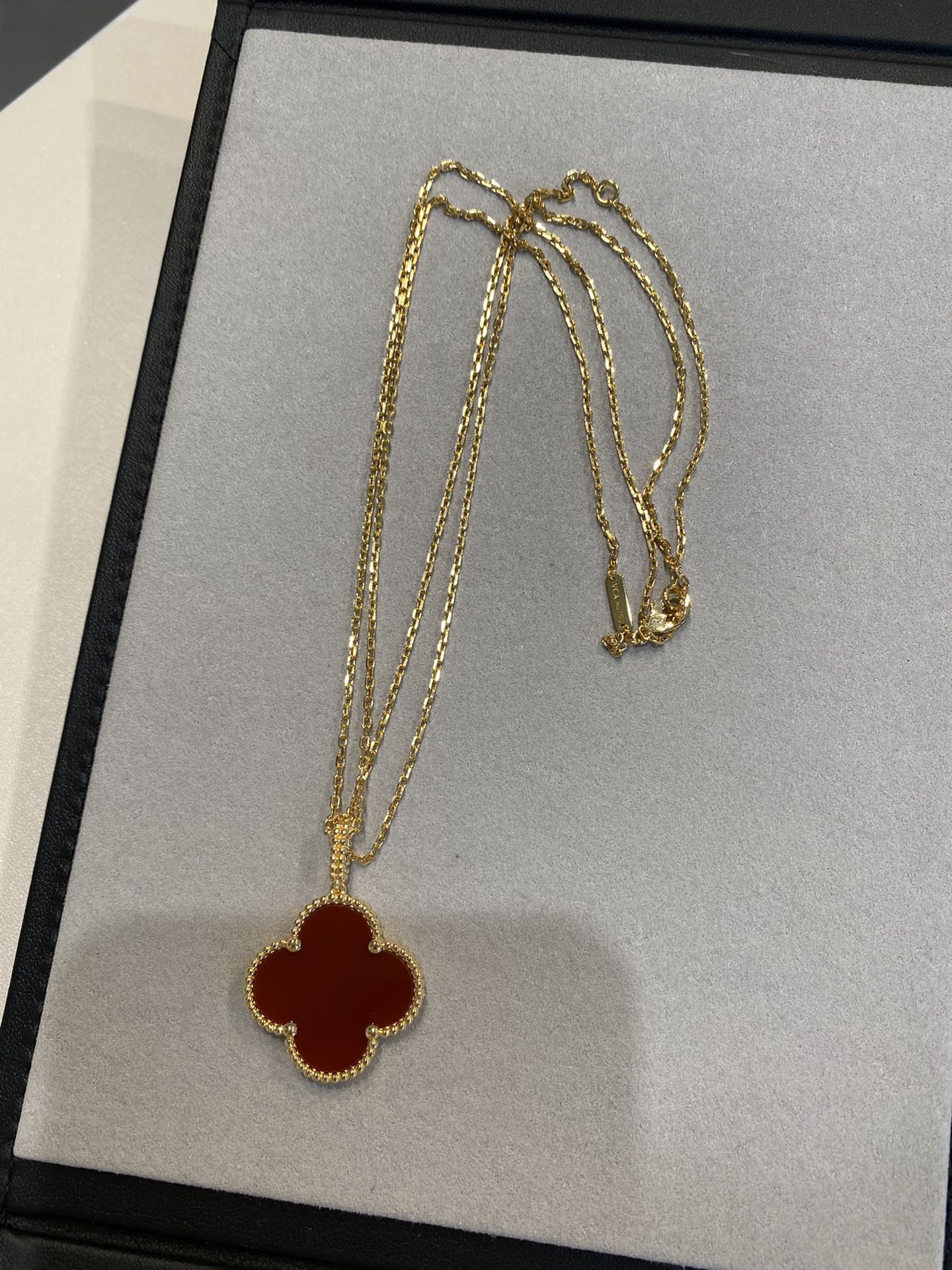 [Glow Muse]CLOVER 25MM NECKLACE GOLD CARNELIAN
