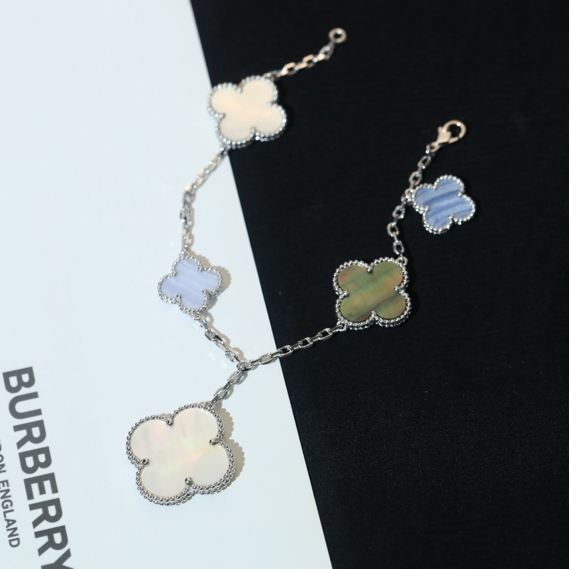 [Glow Muse]CLOVER BRACELET 5 MOTIFS MOP CHALCEDONY SILVER