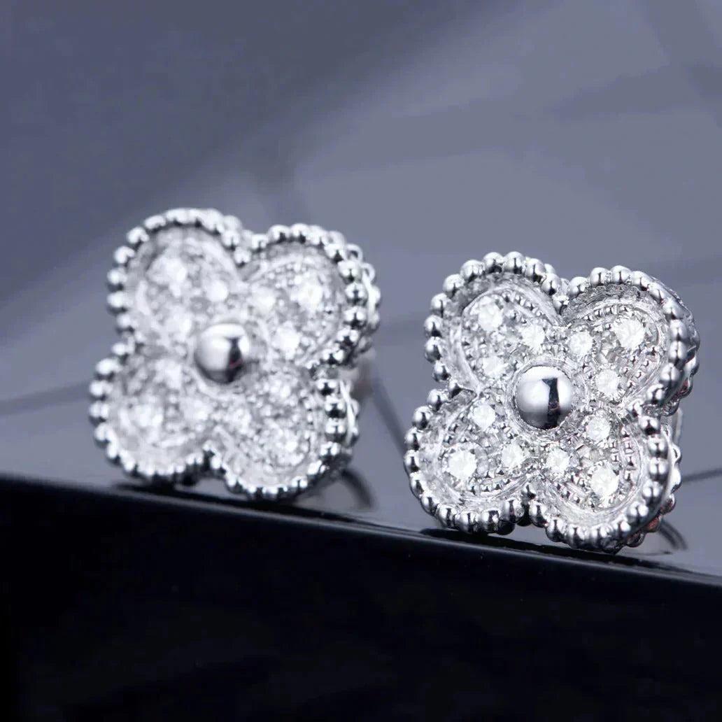 [Glow Muse]CLOVER 1 MOTIFS DIAMOND STUD EARRINGS SILVER