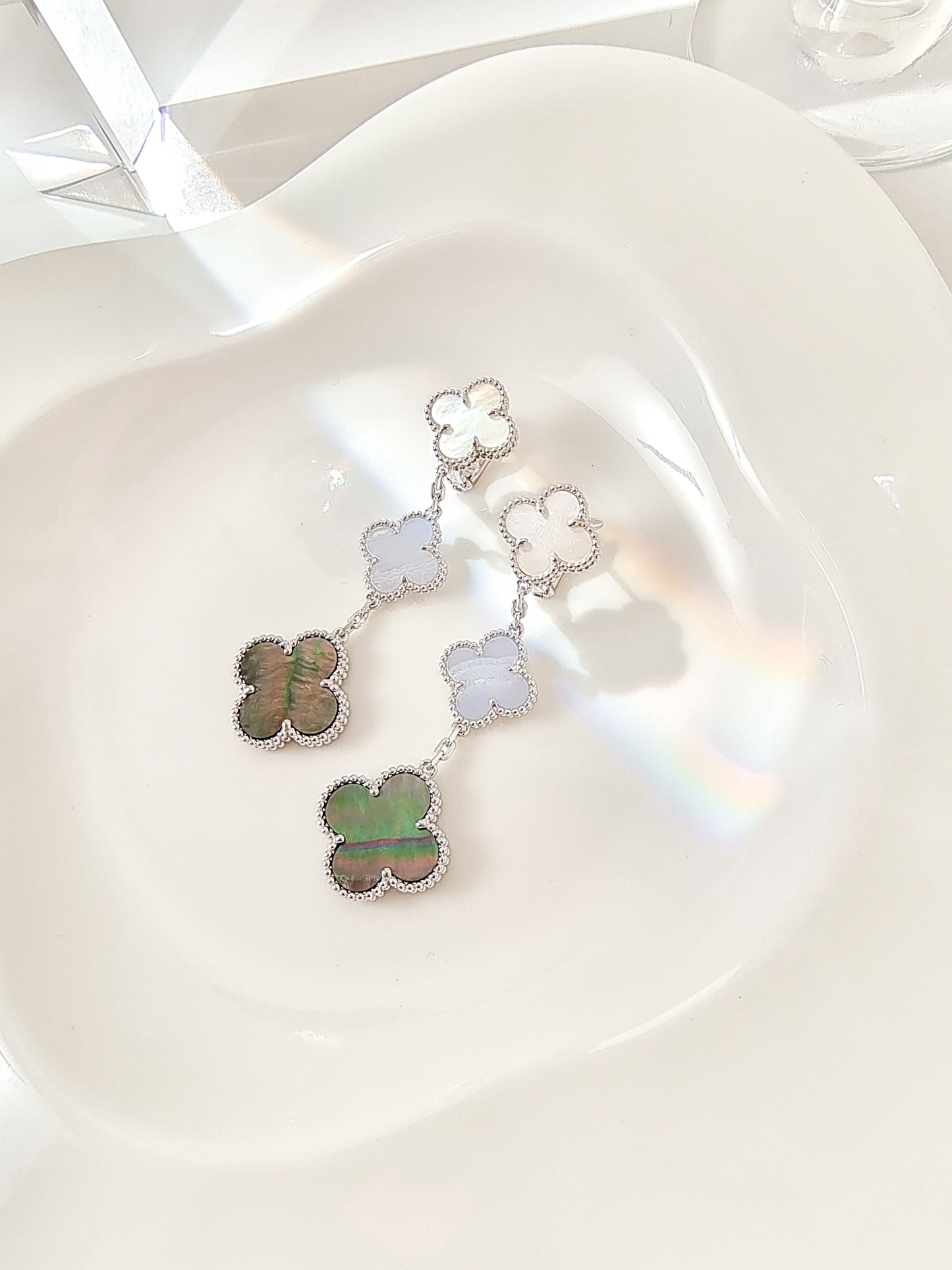 [Glow Muse]CLOVER 3 MOTIFS CHALCEDONY DARK MOP SILVER EARRINGS