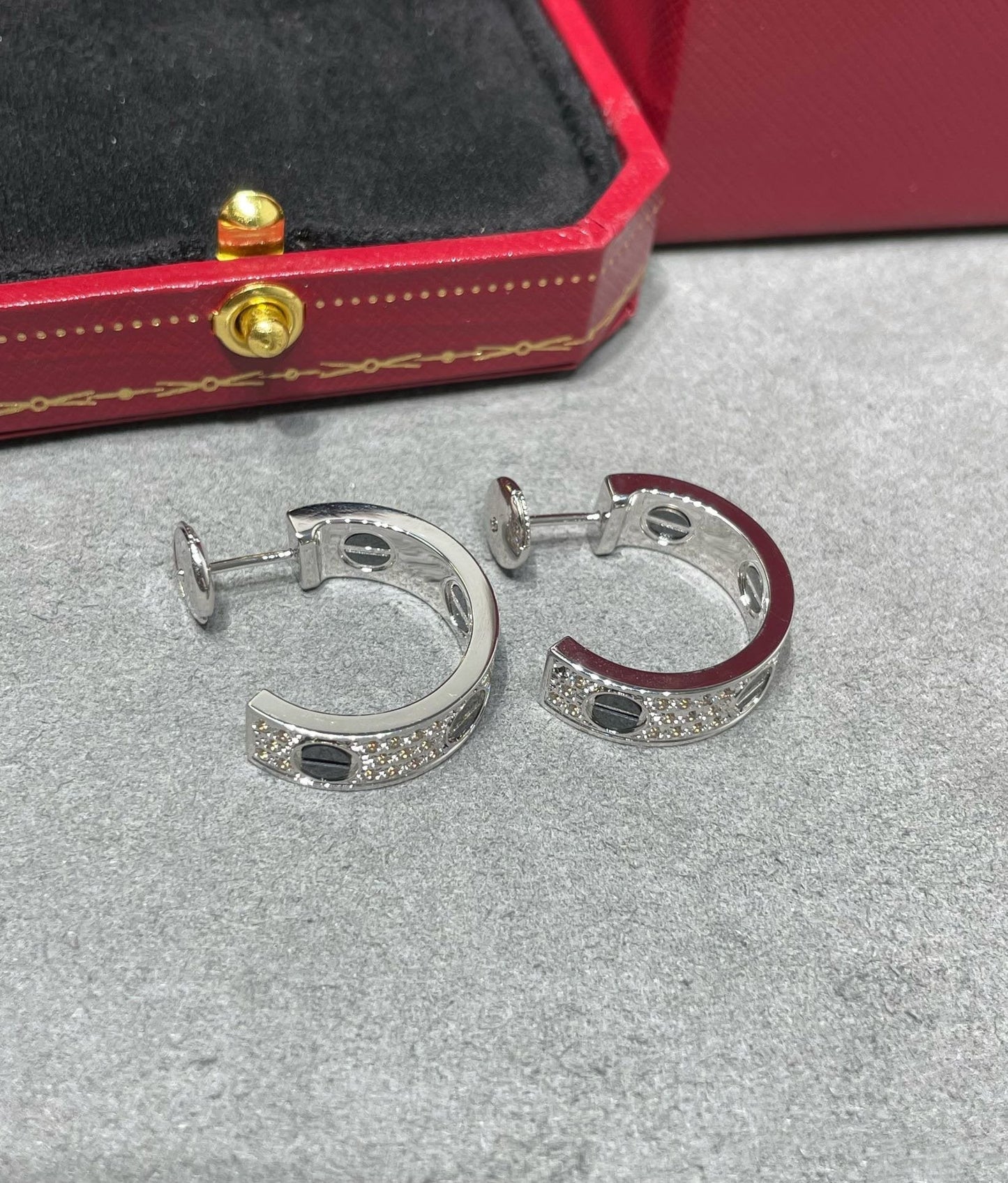 [Glow Muse]LOVE CERAMIC DIAMOND PAVED SILVER EARRINGS