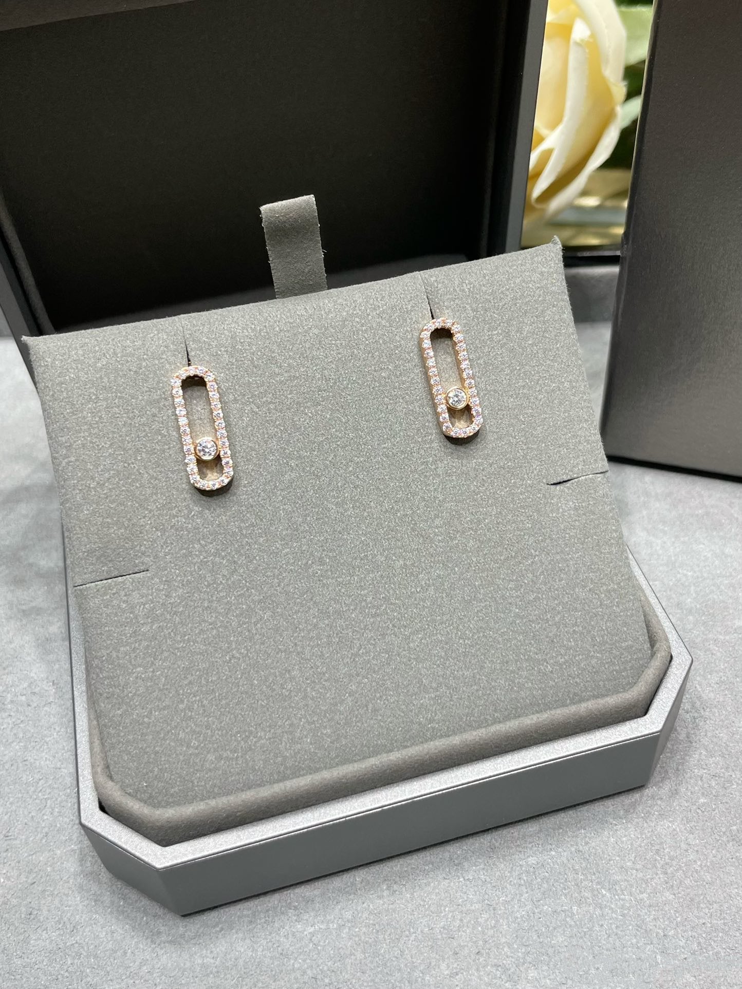 [Glow Muse]MOVE UNO STUD DIAMOND PAVED EARRINGS