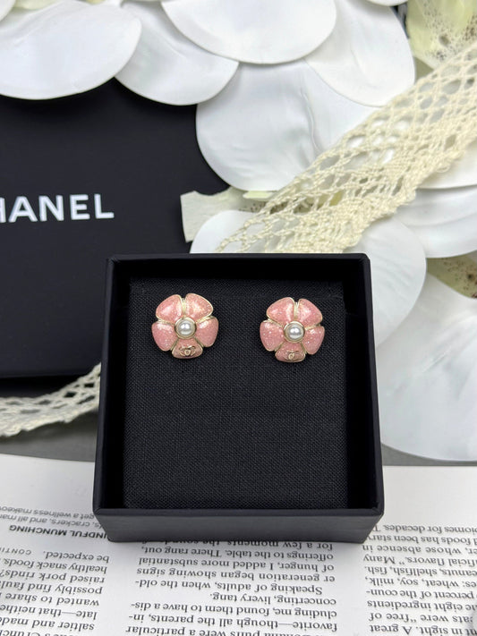 [Glow Muse]26C Pink Camellia Pearl Enamel Stud Earrings