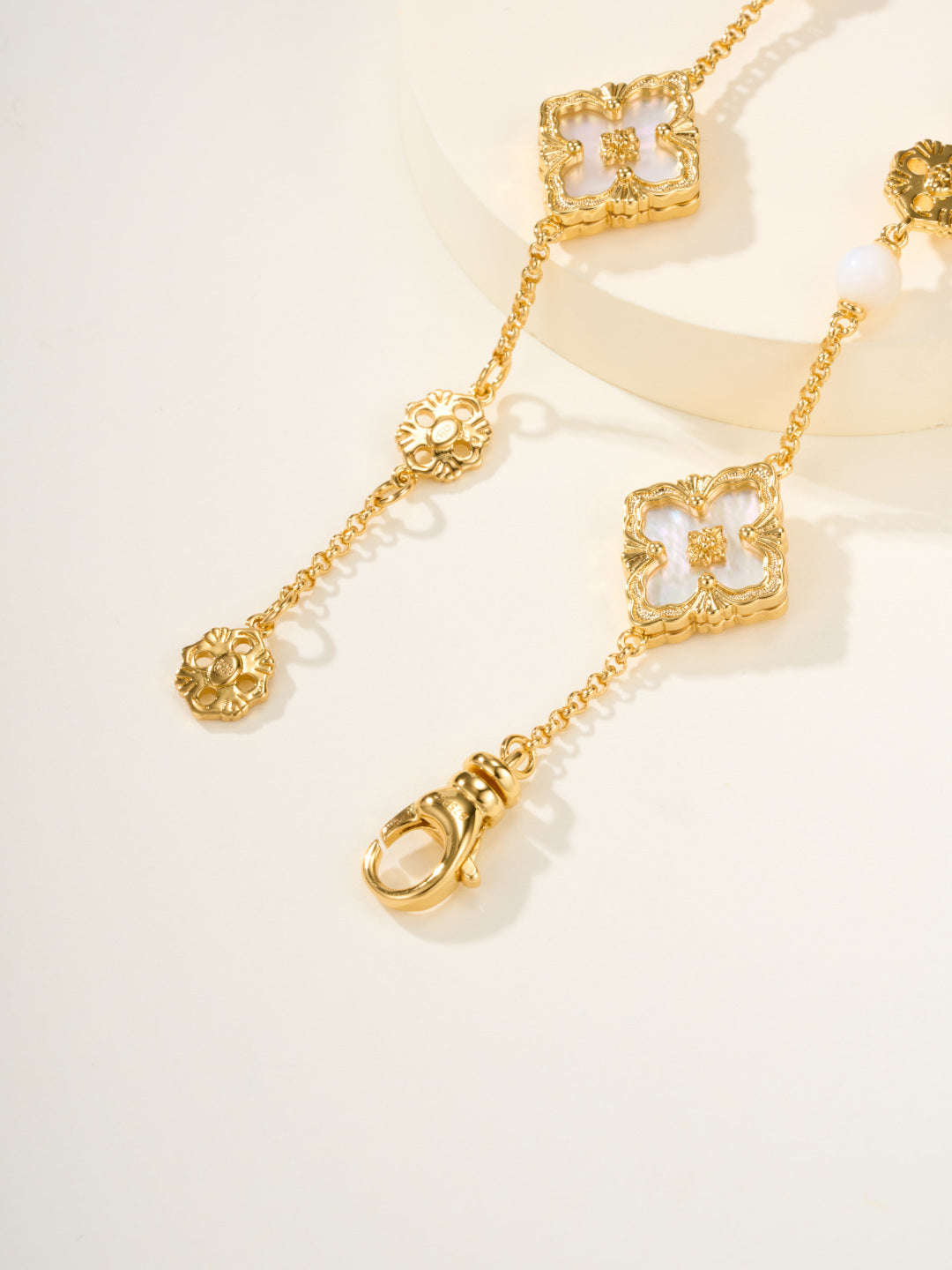 [⭐Glow Muse]B.C.L ENAMELED Three-Flower Bracelet（Trumpet)