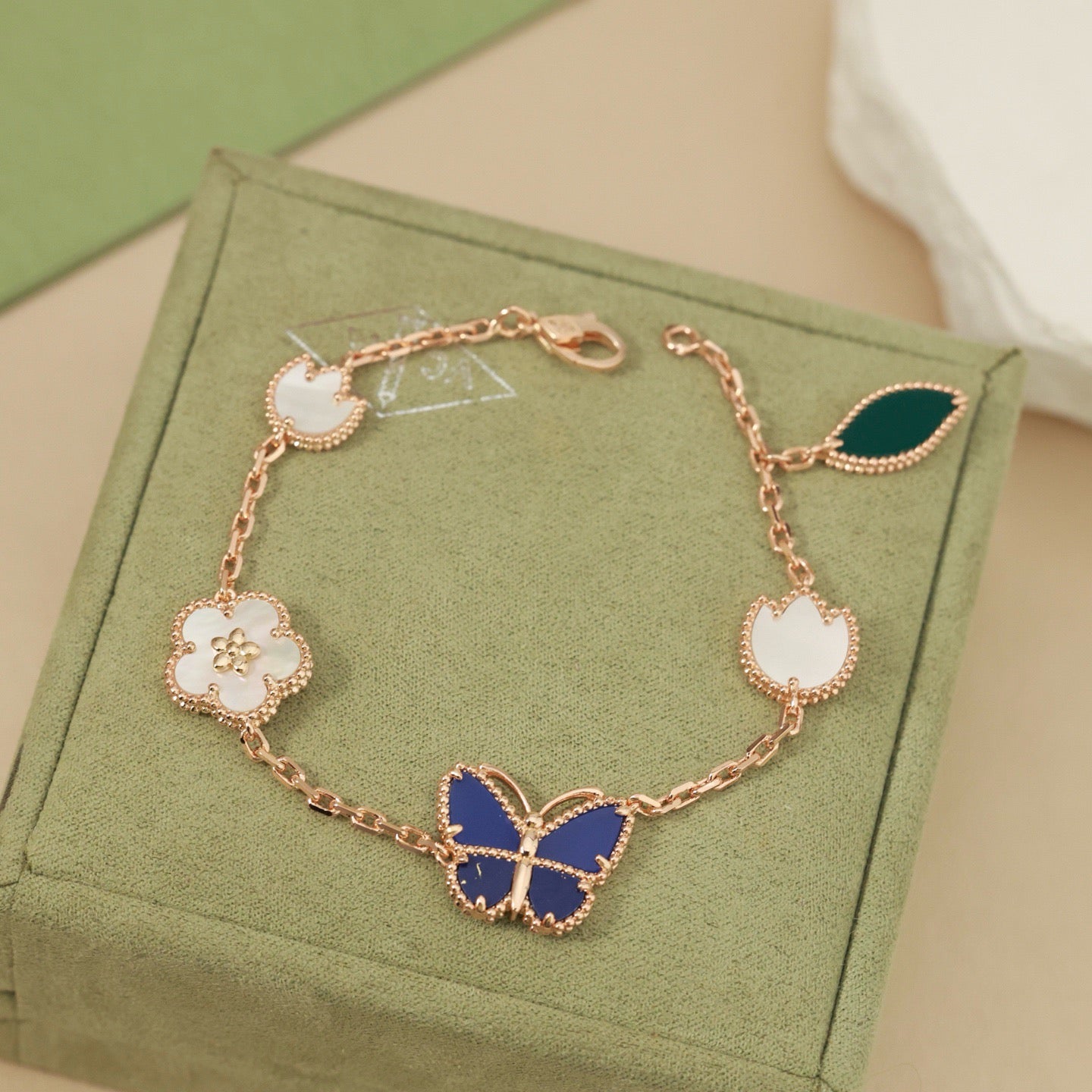 [Glow Muse]LUCKY SPRING BUTTERFLY 5 MOTIF BRACELET