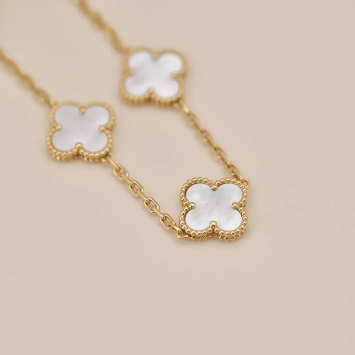 [⭐Glow Muse]CLOVER WHITE PEARL MOP 5 MOTIF BRACELET COLLECTION