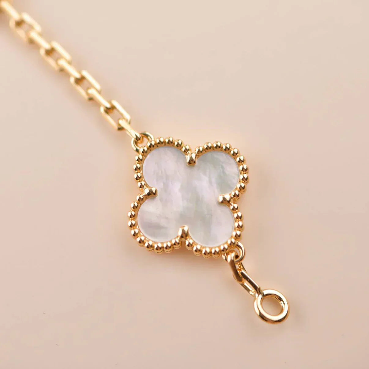 [⭐Glow Muse]CLOVER WHITE PEARL MOP 5 MOTIF BRACELET COLLECTION