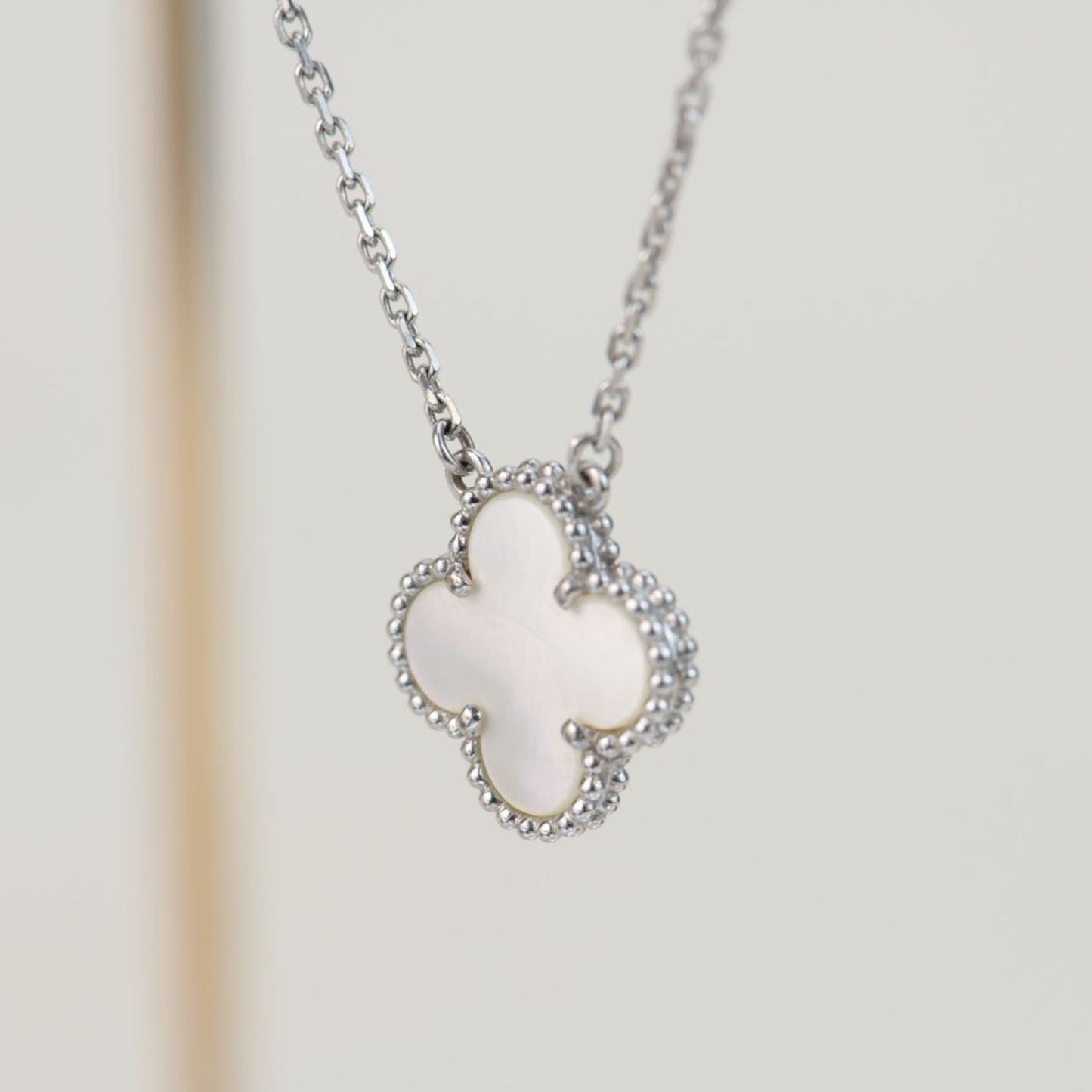 [Glow Muse]CLOVER  15MM WHITE MOTHER-OF-PEARL SILVER