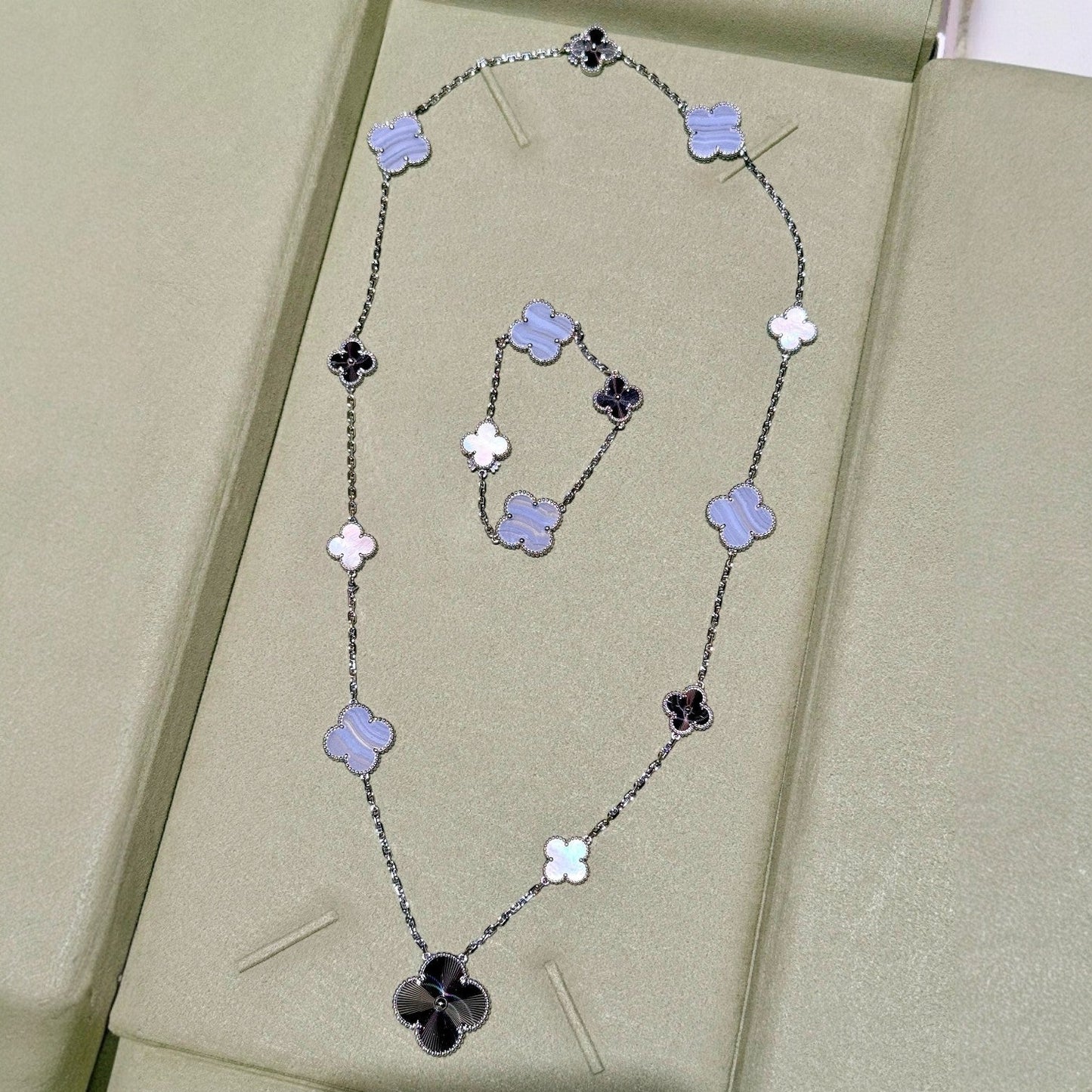 [Glow Muse]DETACHABLE CLOVER 15(11+4) FLOWER SILVER NECKLACE SET
