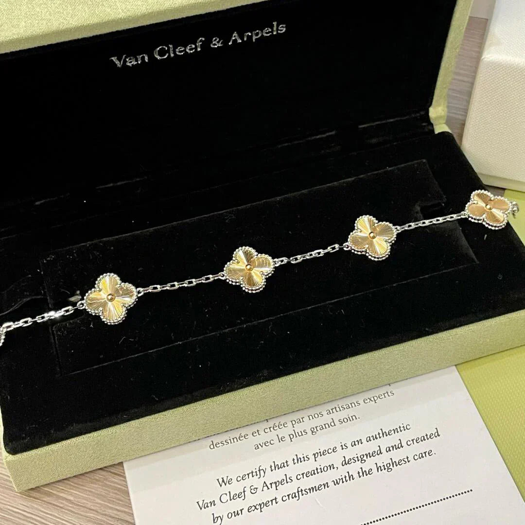 [⭐Glow Muse] CLOVER 5 MOTIF LASER BRACELET COLLECTION