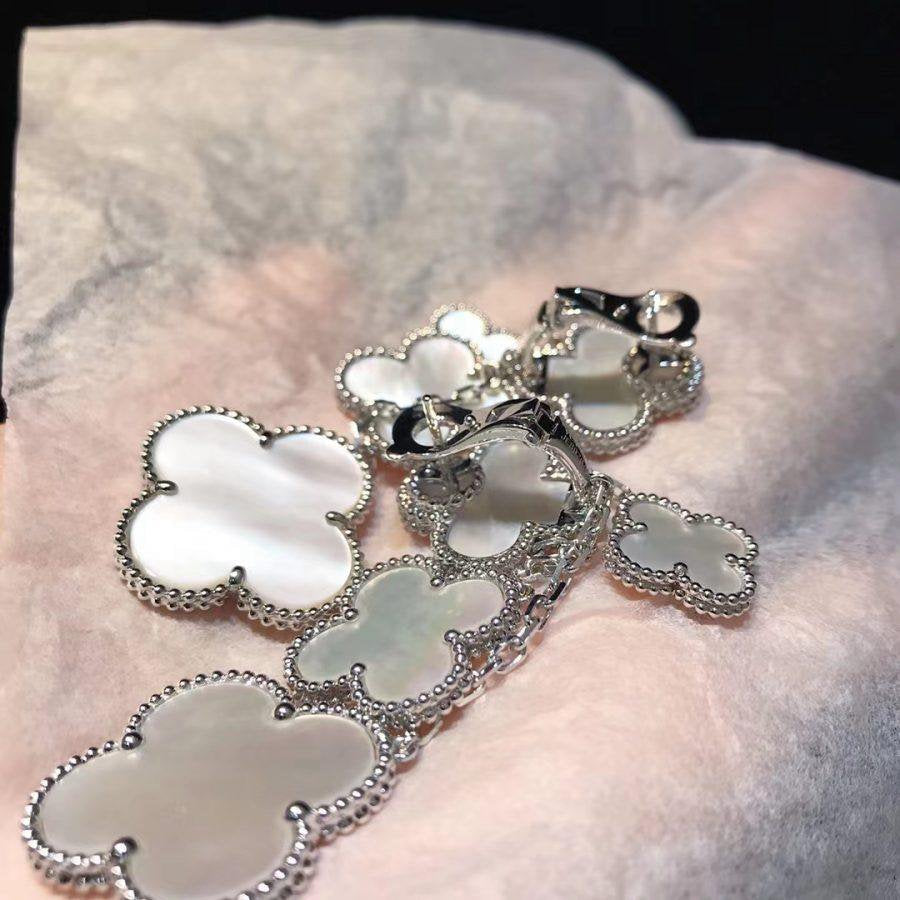 [Glow Muse]CLOVER EARRINGS WHITE MOP 4 MOTIFS SILVER
