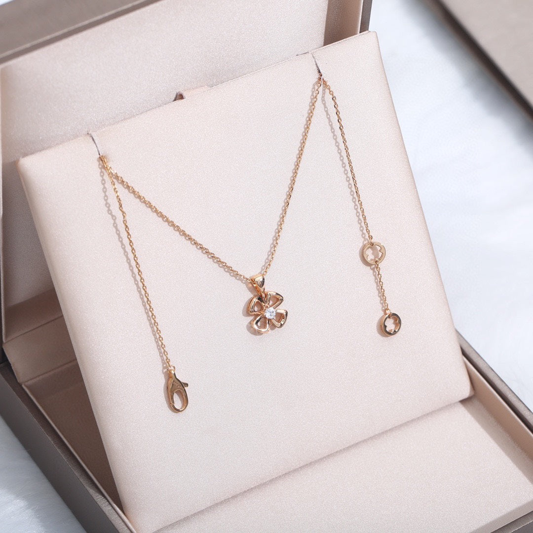 [Glow Muse]FIOREVER NECKLACE DIAMOND CENTER